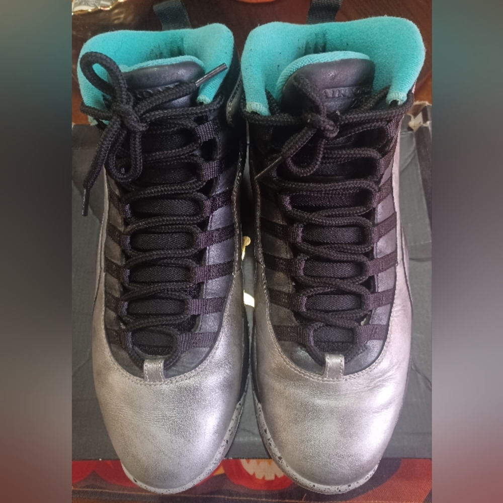 Men's Air Jordan - Picture 4 of 6